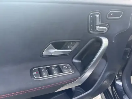 Photo 7 Mercedes Classe A 200 d AMG Line