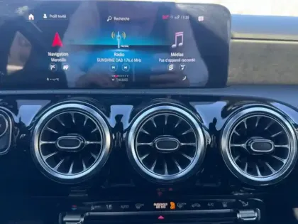 Photo 12 Mercedes Classe A 250 e AMG Line