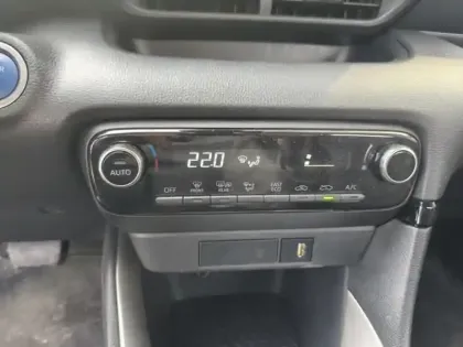 Photo 14 Toyota Yaris Hybride 116h Dynamic