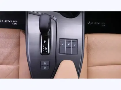 Photo 15 Lexus UX 300h 2WD Le HYBRIDE MC TECHNO