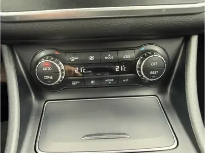 Photo 12 Mercedes GLA 200 d Sensation