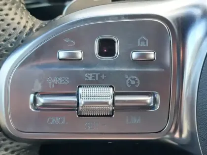 Photo 15 Mercedes Classe A 200 d AMG Line