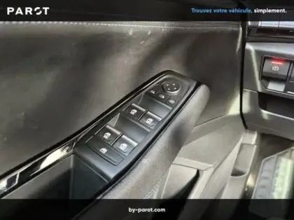 Photo 5 Renault Austral 1.2 E-Tech full hybrid 200ch Iconic esprit Alpine- 24