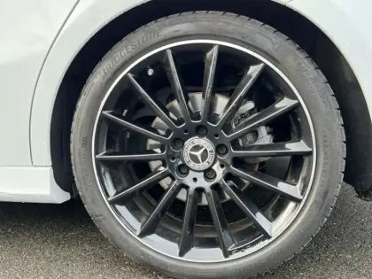 Photo 8 Mercedes Classe A 200 AMG Line