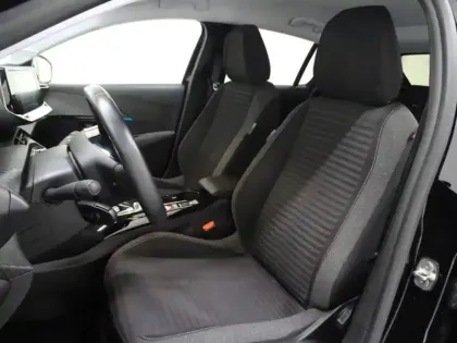 Photo 7 Peugeot 208  e- 136ch Style