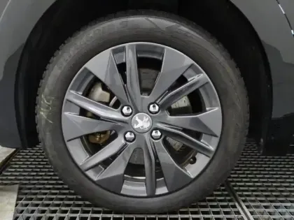 Photo 9 Peugeot 208  e- 136ch Style