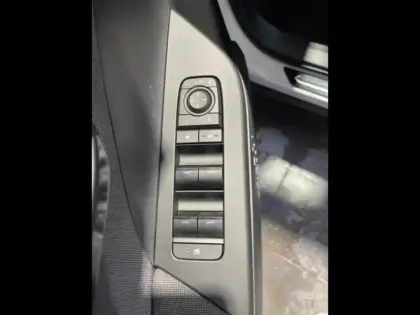 Photo 13 Toyota C-HR  1.8 Hybride 140ch Design NG23