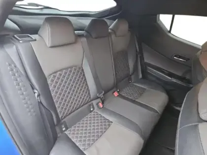 Photo 11 Toyota C-HR  122h Distinctive 2WD E-CVT MY20