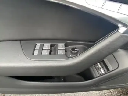 Photo 9 Audi A6  Avant 55 TFSI e 367ch SLINE QUATTRO S tronic 7