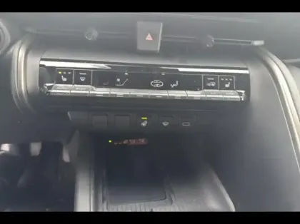 Photo 14 Toyota C-HR  2.0 Hybride 200ch Design Pack Confort NG 2WD