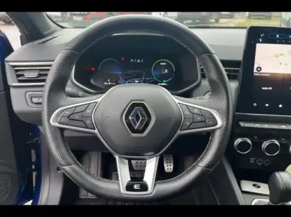 Photo 11 Renault Clio  1.6 E-Tech hybride 145ch Engineered