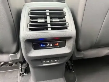 Photo 5 Volkswagen Tiguan  1.5 eTSI 150ch R-Line Edition DSG7