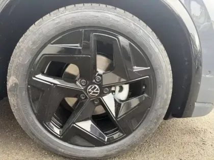 Photo 10 Volkswagen Tiguan  1.5 eTSI 150ch R-Line Edition DSG7