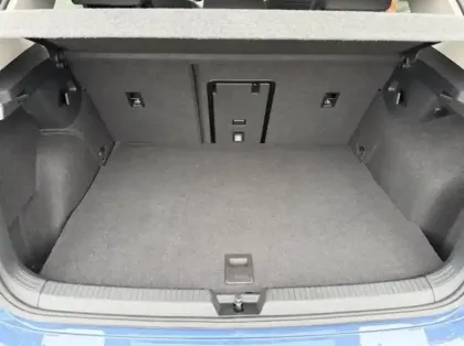 Photo 7 Volkswagen Golf  1.5 eHybrid 204ch VW Edition DSG6