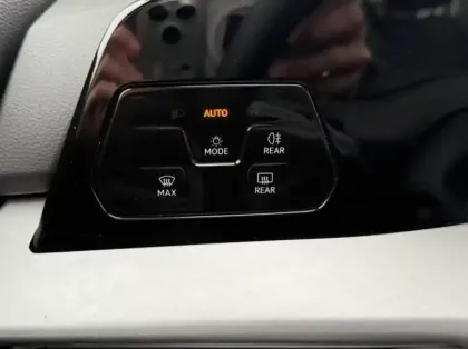 Photo 14 Volkswagen Golf  1.5 eHybrid 204ch VW Edition DSG6