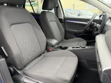 Photo 10 Volkswagen Golf  1.5 eHybrid 204ch VW Edition DSG6