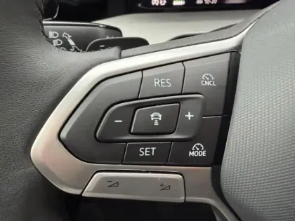 Photo 15 Volkswagen Golf  1.5 eHybrid 204ch VW Edition DSG6