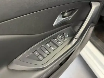 Photo 12 Peugeot 308  1.5 BlueHDi 130ch S&S Allure Pack EAT8