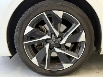 Photo 5 Peugeot 308  1.5 BlueHDi 130ch S&S Allure Pack EAT8