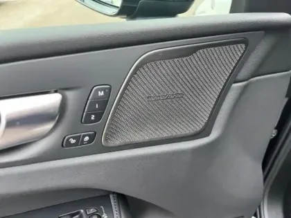 Photo 8 Volvo Xc60  T6 Hybride Rechargeable 350ch Ultra Style Dark Geartronic 8 AWD