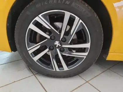 Photo 8 Peugeot 208  1.5 BlueHDi 100ch S&S Allure