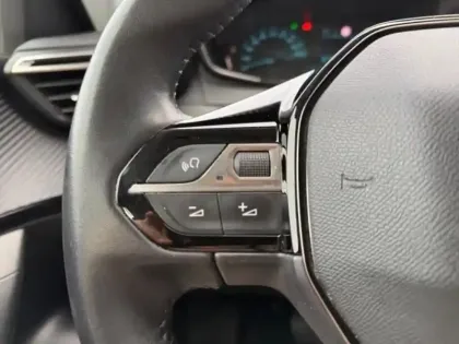 Photo 8 Peugeot 2008  e- 136ch Active