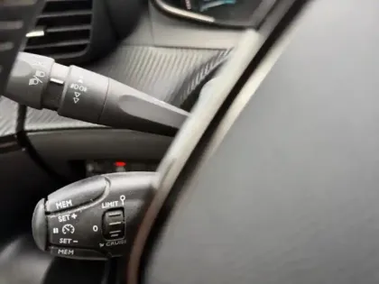 Photo 10 Peugeot 2008  e- 136ch Active