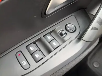 Photo 6 Peugeot 2008  e- 136ch Active