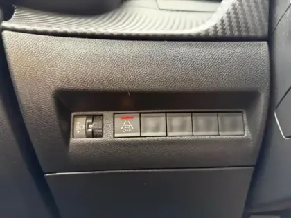 Photo 7 Peugeot 2008  e- 136ch Active