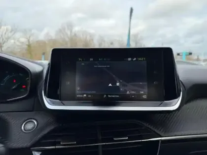 Photo 12 Peugeot 2008  e- 136ch Active