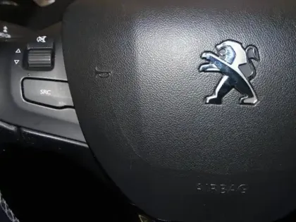 Photo 11 Peugeot 208  1.2 PureTech 110ch Allure S&S EAT6 5cv 5p