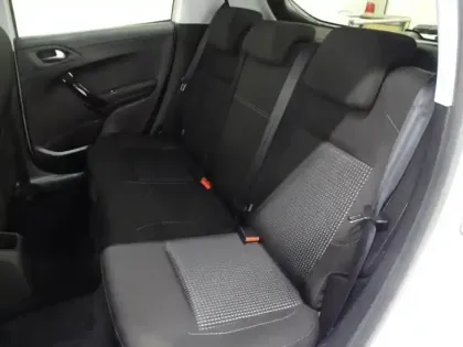 Photo 8 Peugeot 208  1.2 PureTech 110ch Allure S&S EAT6 5cv 5p