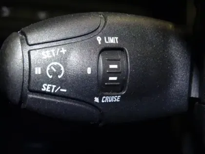 Photo 13 Peugeot 208  1.2 PureTech 110ch Allure S&S EAT6 5cv 5p