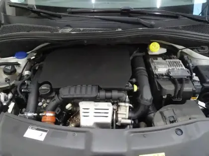 Photo 9 Peugeot 208  1.2 PureTech 110ch Allure S&S EAT6 5cv 5p