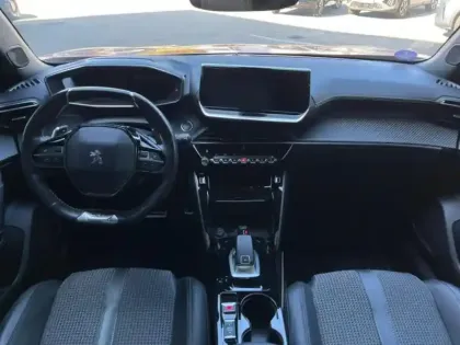 Photo 11 Peugeot 2008  1.2 PureTech 130ch S&S GT EAT8