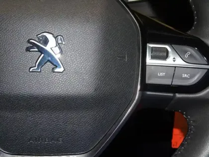 Photo 12 Peugeot 2008  1.2 PureTech 100ch S&S Allure