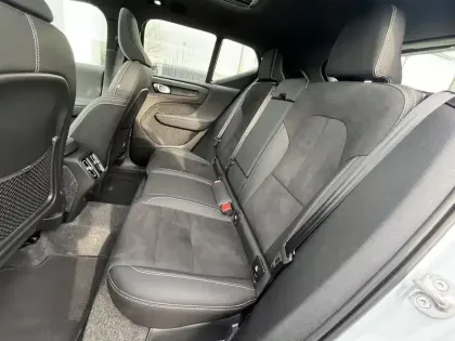 Photo 12 Volvo Xc40  B4 197 ch DCT7