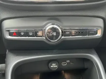 Photo 28 Volvo Xc40  B4 197 ch DCT7