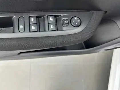 Photo 17 Peugeot 208  PureTech 75 S&S BVM5