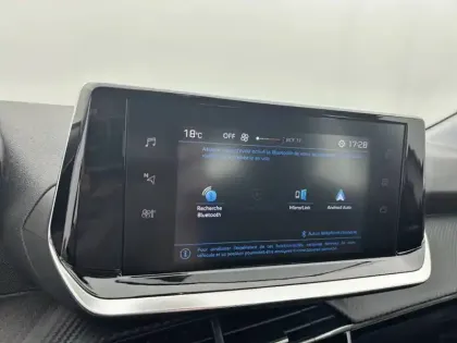 Photo 21 Peugeot 208  PureTech 75 S&S BVM5