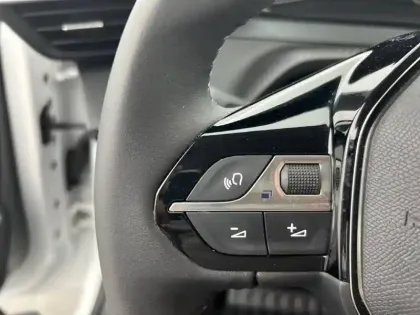 Photo 18 Peugeot 208  PureTech 75 S&S BVM5