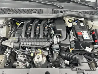 Photo 23 Peugeot 208  PureTech 75 S&S BVM5