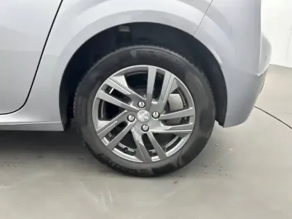 Photo 62 Peugeot 208  PureTech 75 S&S BVM5