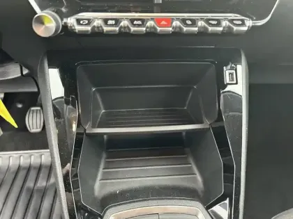 Photo 24 Peugeot 208  PureTech 75 S&S BVM5