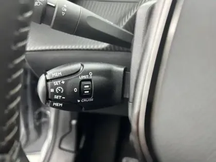 Photo 71 Peugeot 208  PureTech 75 S&S BVM5