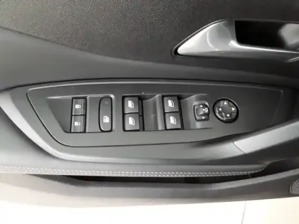 Photo 39 Peugeot 308  PHEV 180 e-EAT8