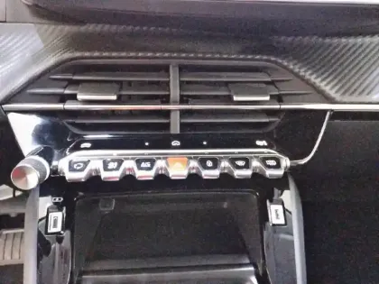 Photo 24 Peugeot 208  Hybrid 110 e-DCS6