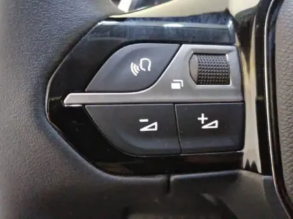 Photo 27 Peugeot 208  Hybrid 110 e-DCS6