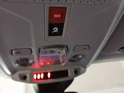 Photo 25 Peugeot 208  Hybrid 110 e-DCS6