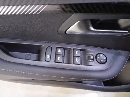 Photo 29 Peugeot 208  Hybrid 110 e-DCS6